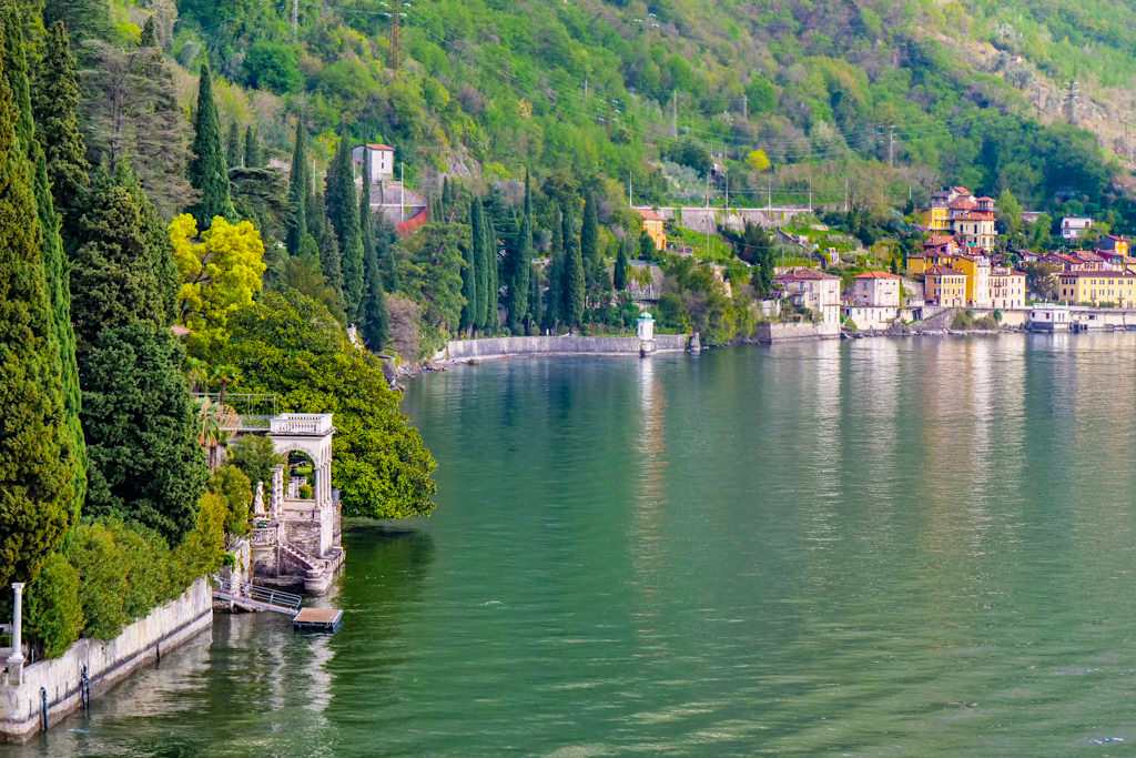 Villa Monastero - Grandioser Ausblick über das Ostufer des Comer Sees von der Eingangsloggia - Lombardei, Italien