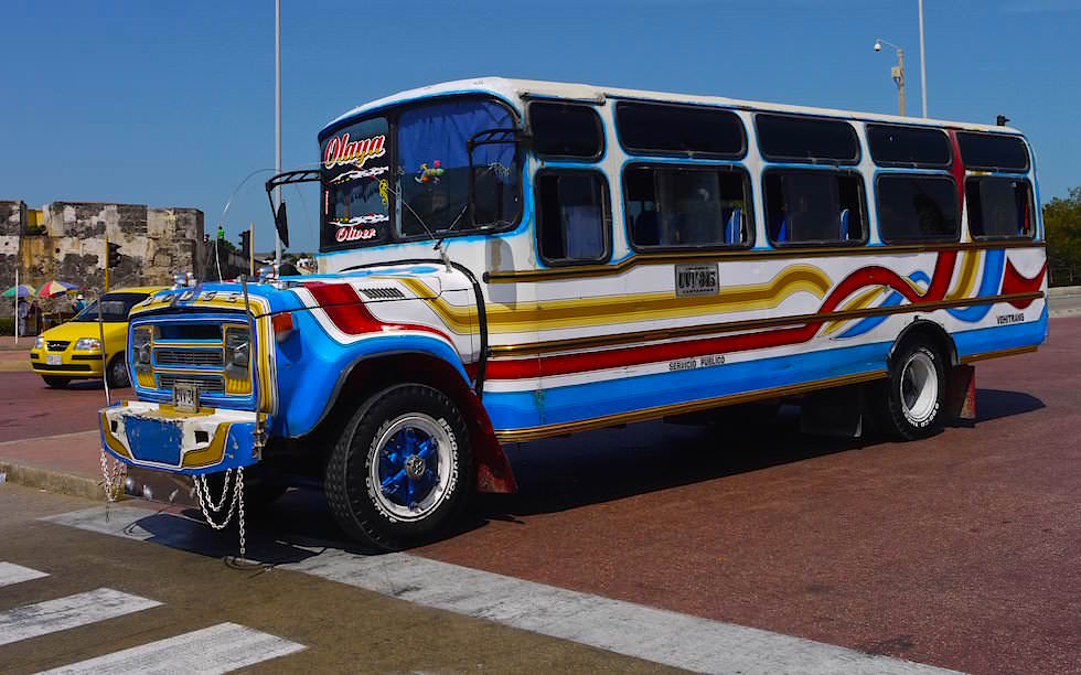 Typisch bunte Busse in Cartagena - Reise- & Fortbewegung - Kolumbien
