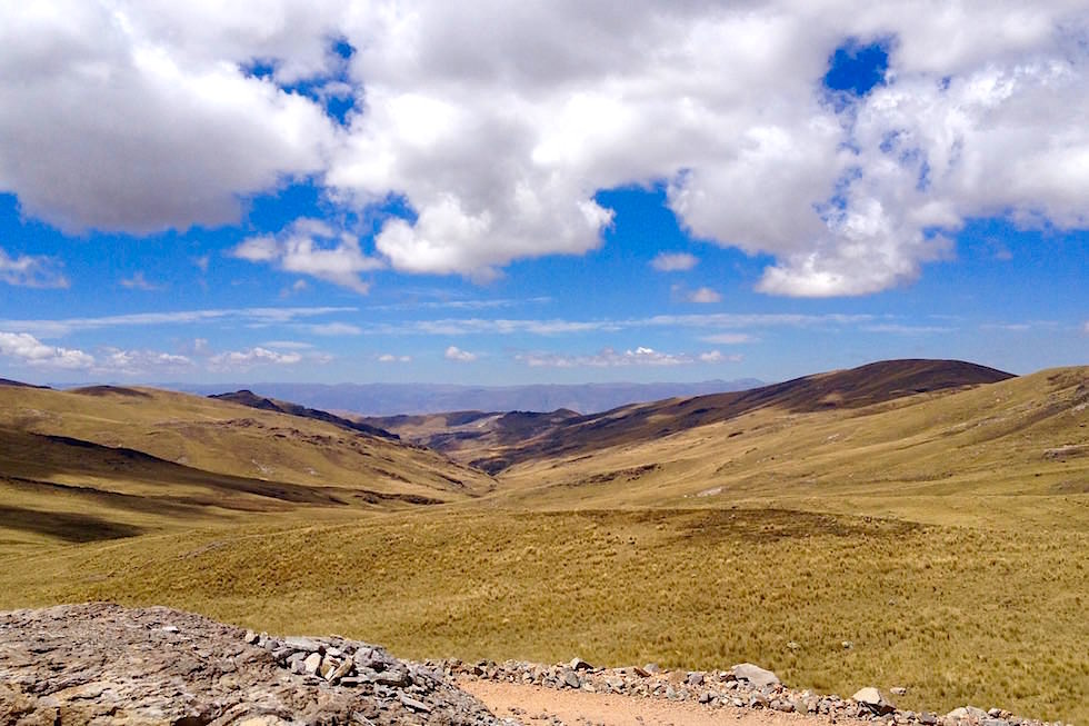 Blick Bergwelt vom Pass bei Huancavelica - Peru