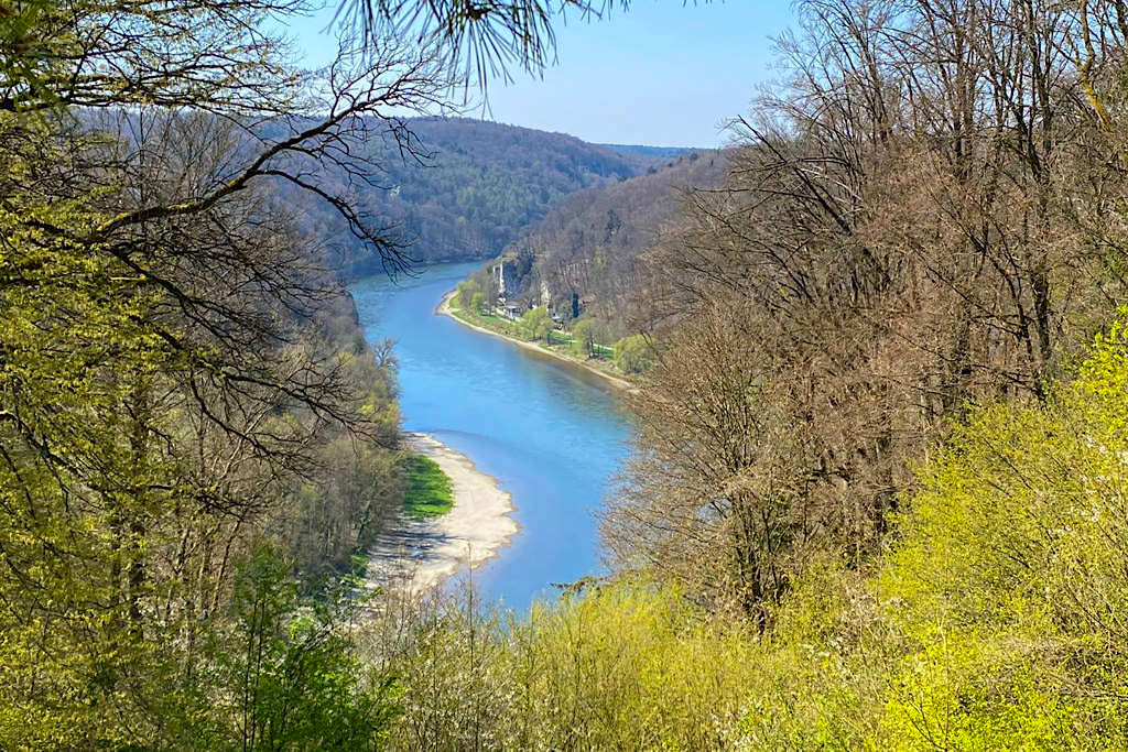 Wunderschöner Ausblick auf das Donaudurchbruchstal bei der Befreiungshalle in Kelheim - Wanderung Kloster Welterburg - Bayern