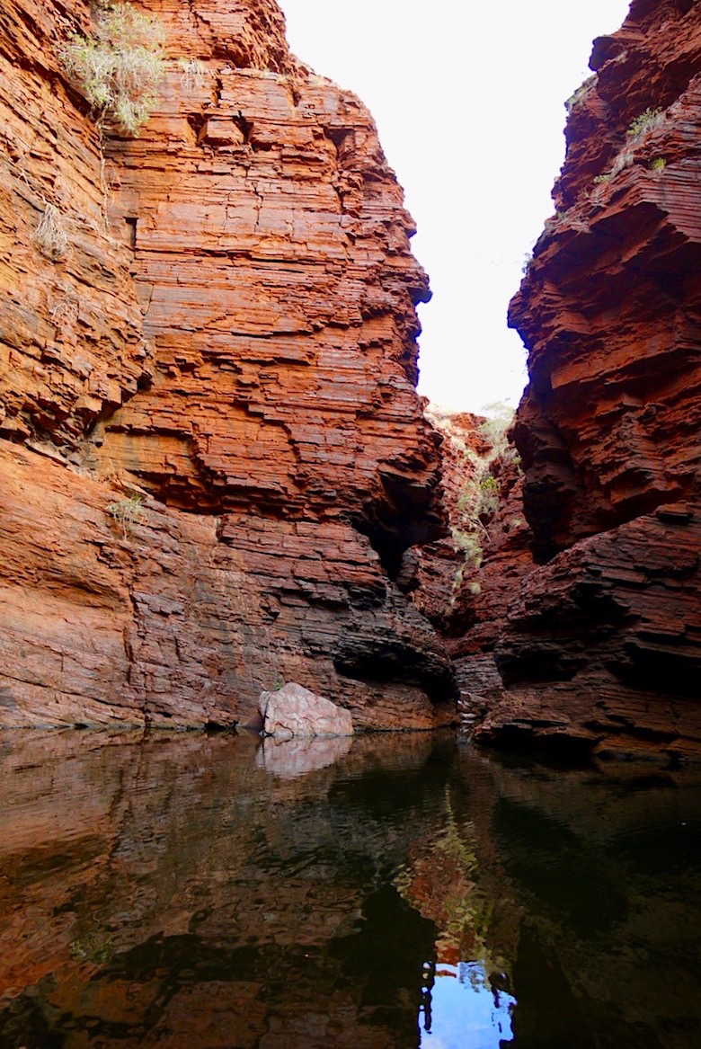 Handrail Pool -Tiefe Schatten - Karijini National Park, Pilbara - Western Australia