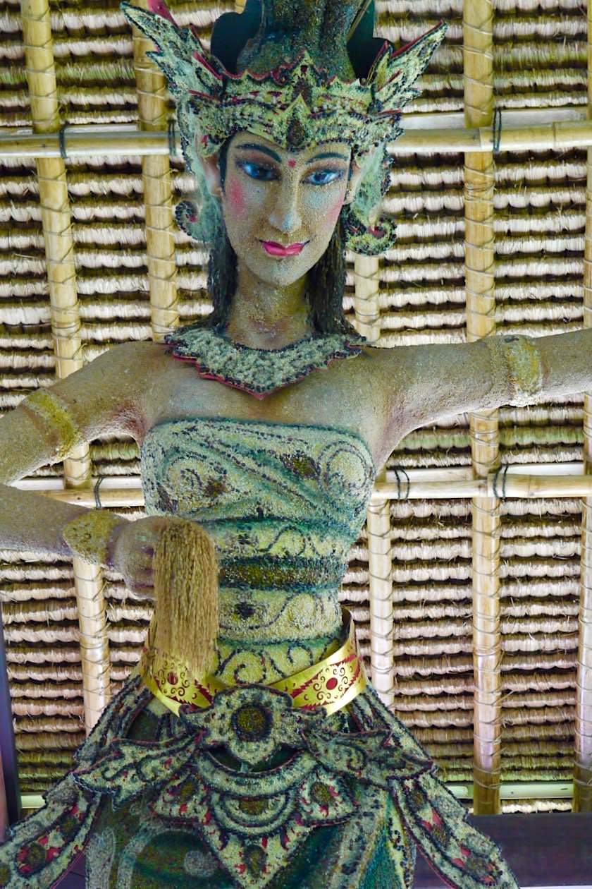 Pura Taman Ayun - Übergroß und in Reis gekleidet: Reis- & Fruchtbarkeitsgöttin Dewi Sri - Mengwi, Bali
