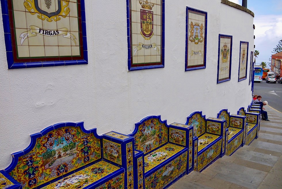 Firgas - Paseo de Gran Canaria: 21 Liebevoll verzierte Kachel-Bänke für jeden Bezirk - Gran Canaria