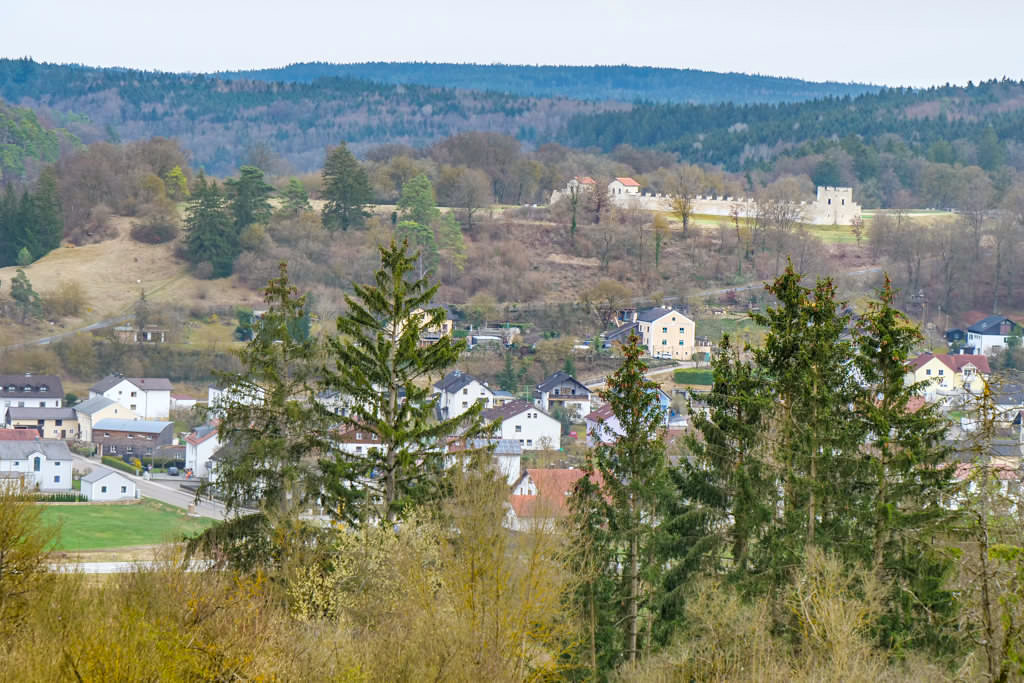Herrlich schöner Ausblick auf Pfünz & sein Kastell Castra Vetoniana - TraumSchlaufe Eichstätt Nr. 14 Wanderung - Altmühltal Geheimtipp - Bayern