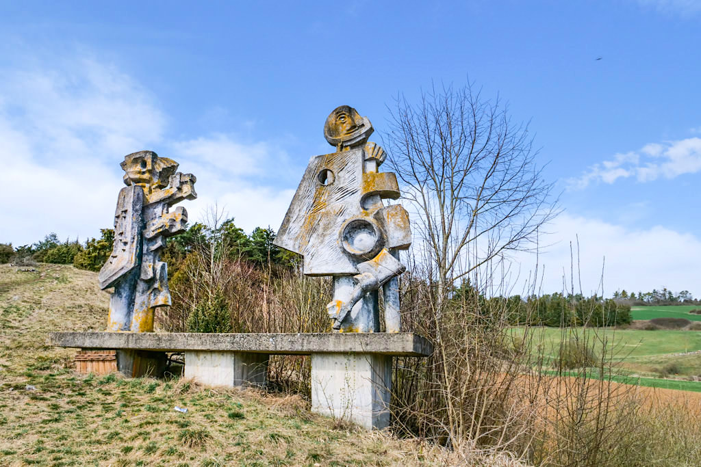Kurze Rundwanderung Nr. 8 zum Figurenfeld von Alois Wünsche-Mitterecker im Hessental - Altmühltal, Bayern
